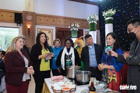 Ambassadors, diplomats experience pho at Tuoi Tre's event in northern  Vietnamese province | Tuoi Tre News