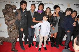 Am i seriously suggesting that michael jackson was a homosexual. Michael Jacksons Kinder Besuchen The Immortal World Tour In Las Vegas Promicabana