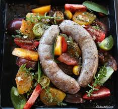Le Blog De Clementine Tomates Cerises Et Saucisses Au Four De Jamie Oliver Saucisse Au Four Cuisine Jamie Oliver Idee Recette Facile