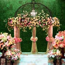 From rooftop parties to bridal showers, having an artificial grass backdrop adds a special personalized touch to your events. Grass Wall 20 Eye Catching Ideas For Your Wedding Ceremony Backdrop Popsugar Love Sex Photo 6