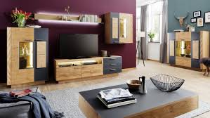 Wem die schrankwand noch immer nicht genügend stauraum bietet, kann das wohnzimmer zusätzlich mit in der kategorie wohnwände bietet ihnen pharao24.de eine große auswahl an hochwertigen schrankwänden von klassisch über modern bis hin zu designer wohnwänden. Mobelhaus Kramer Wohnbereiche