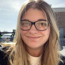 Jaclyn Hollis's Instagram, Twitter & Facebook