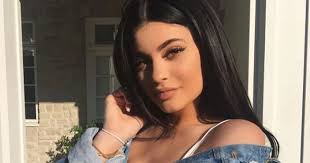 Kylie Jenner sjell imazhin më të ëmbël të vogëlushes së saj