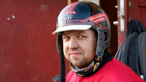 Amoa Bengt vann tillsammans med William Ekberg · Senaste nyheterna om trav  · Travronden