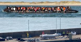 Huge migrant dinghy carrying 230 people pictured as French do nothing to stop  boats | Politics | News | Express.co.uk