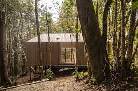 Creamos el portal de «www.arbolesybosques.com» más. Una Casa Moderna Hecha De Madera En Mitad De Un Bosque De Chile Perfecta Para Desconectar De Todo