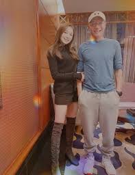 Wilson lam was born in hong kong, british crown colony as jun yin lam. æž—ä¿Šè³¢çˆ¶å¥³åŒæ¡†ä¼¼çƒ™é¤… æ··è¡€é•·å¥³èº«æç«è¾£ 15æ­²ä¹‹å‰æœªè¦‹éŽçˆ¸çˆ¸ è³‡è¨Šå'–