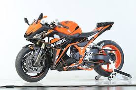 Tentu saja model motor yang gagah membuat banyak orang semakin jatuh cinta ke sepeda motor satu ini. Keren All New Honda Cbr150r Moge Look Banget Totalitas Modifikasi Maskot Komunitas Gridoto Com