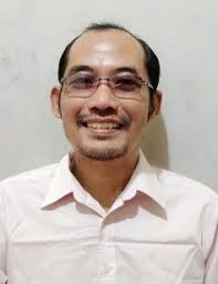 Kisah Hujan Sapardi: Transisi dari Metafora ke Simbol dalam Selingkung  Puisi