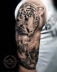 Tiger is one of the popular wild animals. Tiger Tigre Family Sleevetattoo Animals Animali Spalle Italiantattooartist Tattooer Tattooartist Tatt Tiger Tattoo Family Tattoo Designs Cubs Tattoo