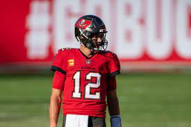 (born august 3, 1977) is an american football quarterback for the tampa bay buccaneers of the national football league (nfl). Tom Brady Loves Tampa Bay Weather Won T Be Caught Dead Living In Northeast Again