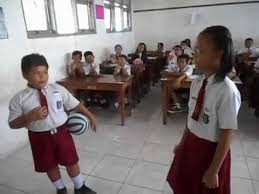 Enggak dikasih uang saku ya dek. Drama Lucu Bahasa Indonesia Anak Kelas 5 Sd Youtube