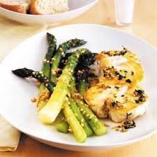 Gruner Spargel In Mandelbutter Mit Seeteufel Rezept Seeteufel Rezept Rezepte Und Fisch Zubereiten