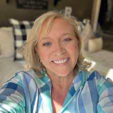 Please can anyone post an easy idea for me to paint for my Dad's birthday?  I can't draw and also a real beginner at painting so any help really  appreciated 🤞 x