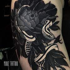 Elegant Black Work Tattoos By Yuuz Ink Tattoos Black Tattoos Und Snake Tattoo