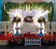 Bayangkan betapa nikmatnya menghilangkan capek selesai bekerja dan menikmati suasana bersama keluarga di ruang keluarga serta ruang tidur.bentuk dekorasi natal idaman memang dapat saja. Pilihan Dekorasi Resepsi Pernikahan Prezy Salon Prezy Salon