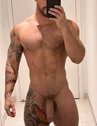 Famoso Da Internet Abel Pirela Pelado Mostrando O Pênis Enorme - Volumes  Famosos Nus