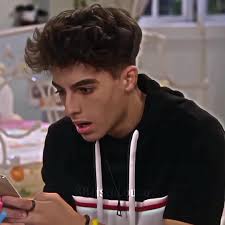 homens e mulheres gostaram do Eric e talvez ele tbm gostou da maioria. pra  mim o Erick é bi #polianamoça #🏳️‍🌈 #bi #novelas