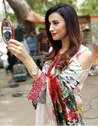 Madiha naqvi is a renowned television host who has worked for different channels: 48 Madiha Naqvi Ideas Fashion News Anchor Female News Anchors
