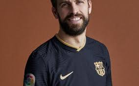 En el vídeo de hoy os presentamos la primera equipación nike que llevará el fc barcelona. La Nueva Camiseta Del Barcelona Y De Messi Hombres Y Mujeres De Negro