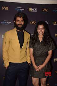 Dear comrade is an upcoming film written and directed by bharat kamma, that has vijay deverakonda and rashmika mandanna in the lead roles. Vijay Deverakonda And Rashmika Mandanna Stills From Dear Comrade Special Screening In Mumbai Set 2 Social News Xyz
