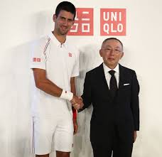 His polo shirt zips in the middle and uniqlo logos adorn his chest and shoulder. Rasoio Proposta Alternativa Favola Djokovic Sponsor Uniqlo Settimanaciclisticalombarda It