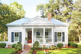 Habersham is once again thrilled to be the site of a special collaboration with southern living magazine and the southern living custom builder program to bring the 2020 southern living showcase home to the lowcountry! Our New Favorite 800 Square Foot Cottage That You Can Have Too Cottage Exterior Small Cottage Homes Florida Cottage
