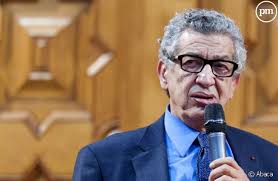 Caroline roux, bruce toussaint, axel de tarlé, yves calvi, axel de tarlé. Antoine Sfeir C Dans L Air Europe 1 Est Mort Puremedias