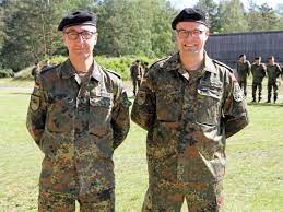 🔲 das team vom adac mittelrhein e.v. Grune Ein Gruner In Uniform Ozdemir Erntet Nach Bundeswehr Besuch Spott Politik