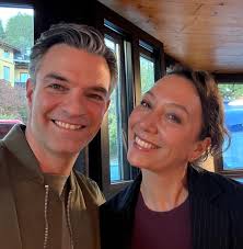 Dreh.🎬 Thomas Pohn mit Simon Schwarz bei seinem Dreh für die zweite  Staffel „Biester“ als „Minister Phillip Kunz“. 👏🏻📽️ Regie: Katharina  Woll Produktion: MR Film Casting: Nicole Schmied #serie #tv #orf #biester #