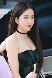 3,41,478 approx), j'adior vintage gold necklace worth (rs. File Kim Ji Soo At The Dior Pop Up Store Opening Event On August 19 2019 1 Png Wikipedia