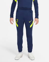 Der tottenham hotspur strike trainingsanzug besteht aus schweißableitendem material mit etwas stretch und hält dich angenehm trocken. Tottenham Hotspur Strike Fussballhose Fur Altere Kinder Nike Be