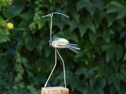 Les Bricoles De La Liss Sculptures En Metal Bois Et Outils Recycles Oiseau Sculpture Realisees Avec Des Cuilleres Et Des Fourchettes Recyclees Vieux Outils Art Metal Soude Jardin Recycle