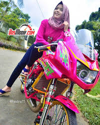 Modifikasi Motor Kawasaki Ninja Dan Cewek Warna Pink Keren Pakai Jilbab Kawasaki Ninja Motor Kawasaki Motor
