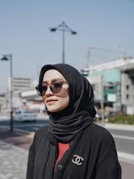 Bagi jateng, ini menjadi poin tersendiri. Bros Kecil Ini Banyak Dipakai Selebgram Hijab Harganya Rp 10 Juta Dhipa Adista Justicia