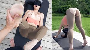 在 健身房 他 他无法 抗拒 穿着 紧身裤 大 大紧屁股