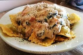 Cocinamos a fuego alto sin dejar de mover durante unos 6 minutos o algo más. Raviolis Con Salsa De Champinones