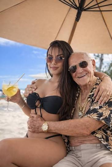 The elderly man you see having fun in the photo is actually a 90-year-old  taxi driver from Malaga, Spain. He went viral on social media in 2026. What  he did was simple.