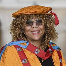 Hilary Sampson's Instagram, Twitter & Facebook