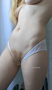 Magst du meine buschige blonde Muschi?