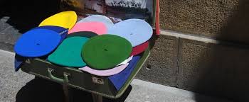 Reisen in die und aus richtung der überseegebiete nach festlandsfrankreich sind nur noch aus zwingenden persönlichen oder familiären stellen sie sich beim auftreten von fieber während oder auch noch monate nach einer entsprechenden reise schnellstmöglich beim arzt vor und weisen sie. 25 Geschenkideen Fur Mitbringsel Aus Paris Und Wo Man Sie Findet