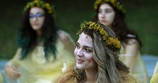 Obiceiuri si traditii de sanziene. Sanzienele Sau DrÄgaica TradiÈii SuperstiÈii Èi SemnificaÈie