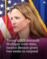 Rosie Weaver's Instagram, Twitter & Facebook