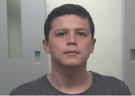 FOTOT/ E kapën në shtrat me vajzën, adoleshenti vret 16-vjeçaren, njerkun  dhe nënën e saj