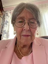 Does anyone know Maureen Woolley in Fairfield Iowa?