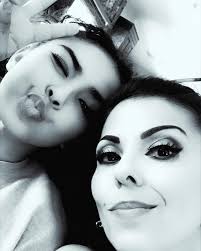 How do you help your kids with these?🤷🏻‍♀️ ✓ confidence ✓ body image ✓  eating habits ✓ social pressures ✓ health issues Comment with your best  strategy 🙏🏼❤️👇🏼 @terryshorter and I have