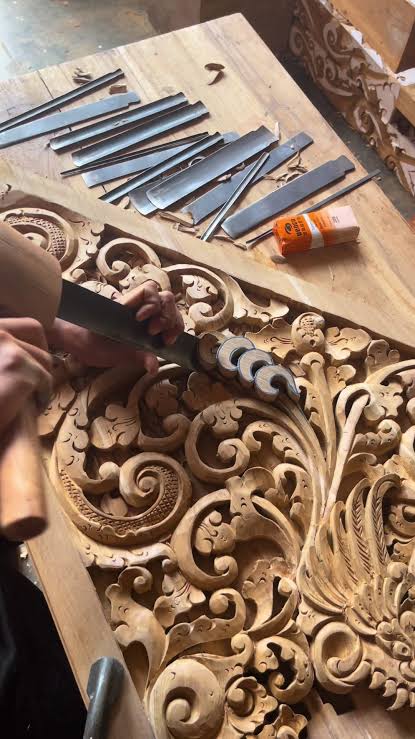 Mengukir Kayu di Griya Ukir: Seni dan Teknik