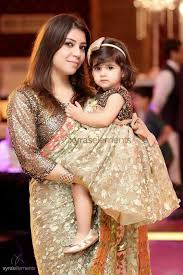 25 Coolest Pakistani Mother Daughter Matching Outfits Page 2 Mom Daughter Matching Dresses Mother Daughter Fashion Mommy Daughter Dresses
