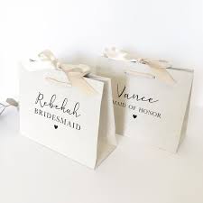 Personalised Cream Bridesmaid Gift Bag Personalised Wedding Etsy Sacolas Para Lojas Decoracao De Loja Pequena Ideias Para Logotipos