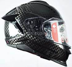 The aggressive & young design is chiselled from advanced aerodynamics, resulting in a very quiet, comfortable and attractive helmet. Smk Titan Carbon Integral Helmet Motoin De